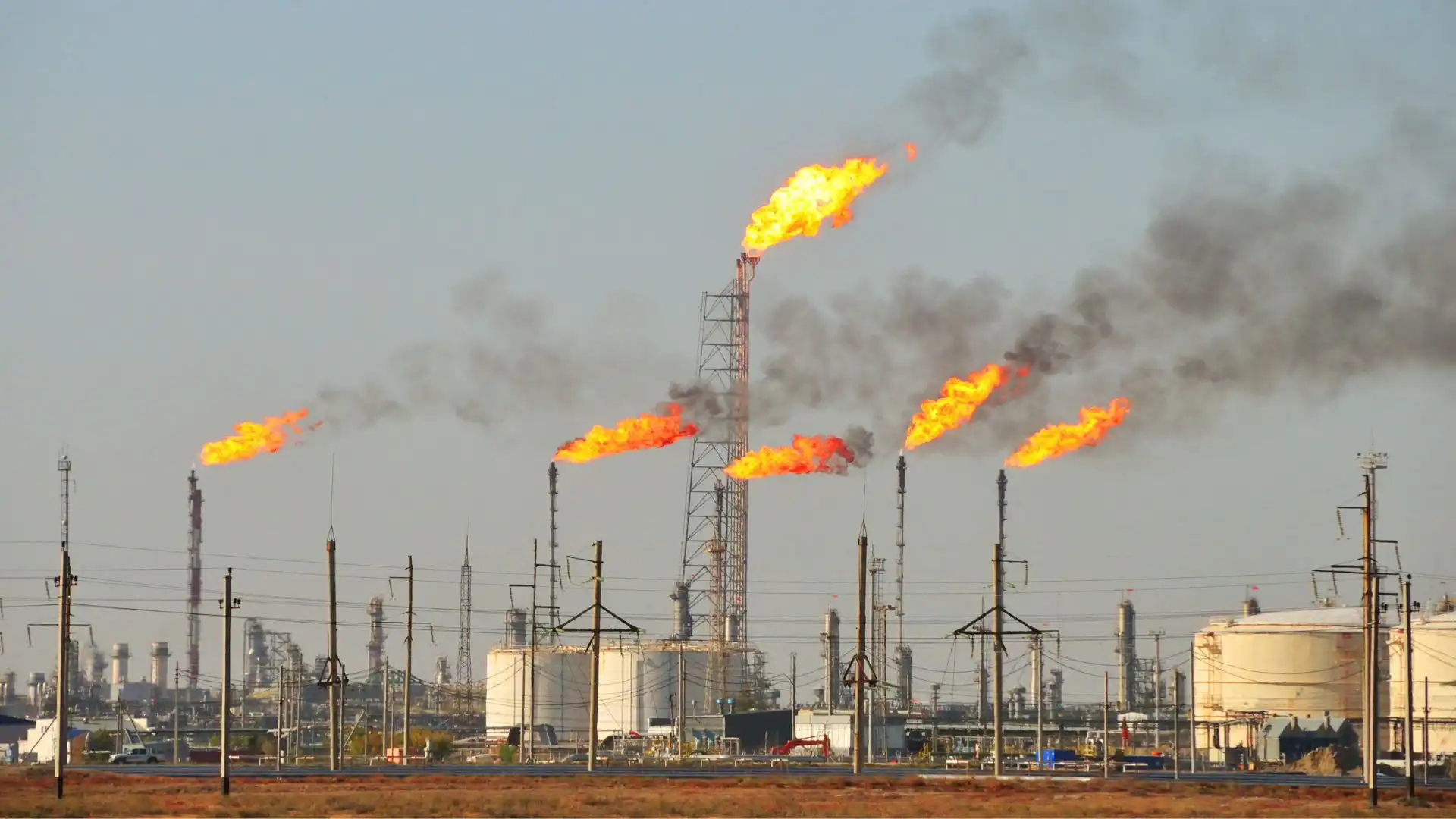 alt="Rising gas prices, a phenomenon generated by the disconnection from centralized heating systems"