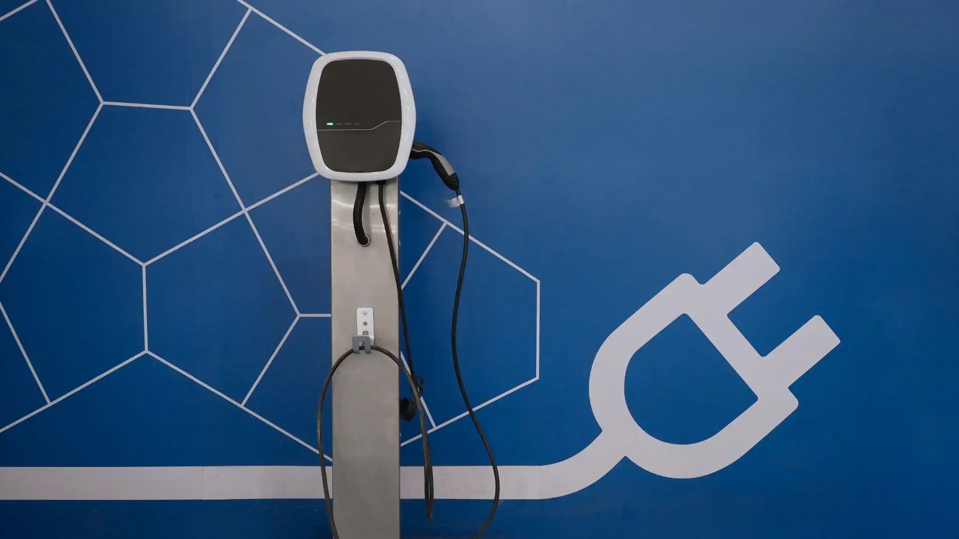alt="Romania's energy industry future from a clean mobility perspective"